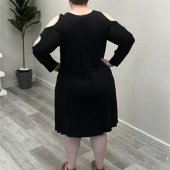 Simply Southern - Cut Out Cold Shoulder Long Sleeve Shift Dress- Size XXL - Picture 2 of 3